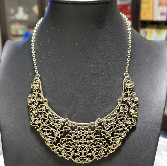Vintage Gold Tone Bib Necklace L4 - Picture 1 of 2